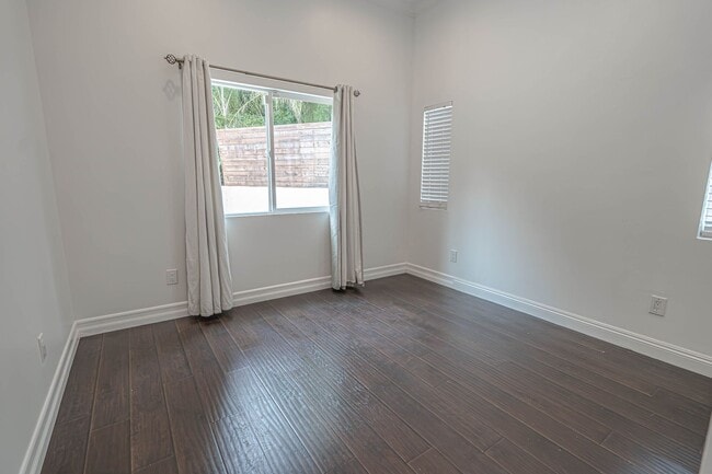 Building Photo - Woodland Hills Single Story 3 Bedroom Home...