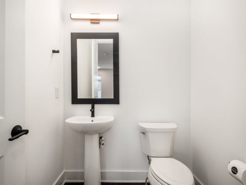 Building Photo - 1253 Perry St