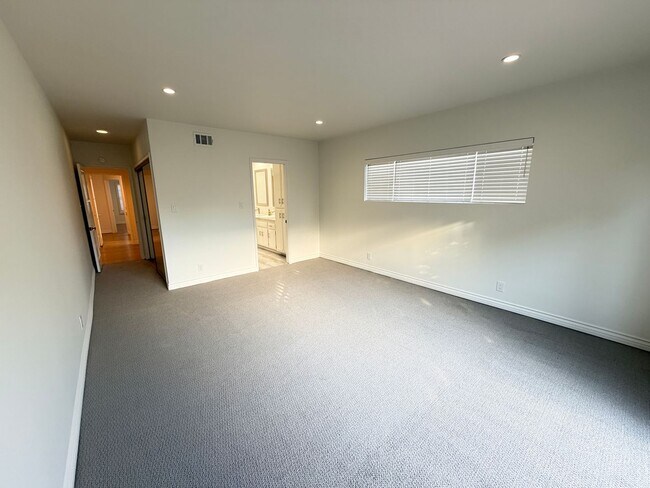 Building Photo - 8046 Dunfield Ave