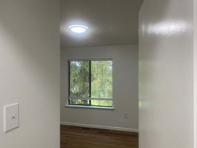 Building Photo - Charming 3BR Townhome in Plainsboro