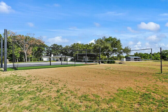 Building Photo - 8495 Turkey Creek Rd