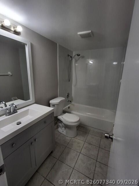 Building Photo - 701 Gardens Dr