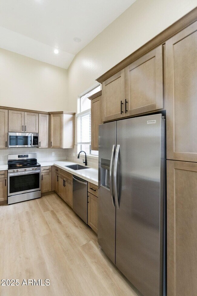 Building Photo - 1737 E Cortez Dr