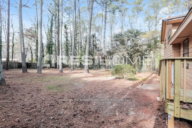 Building Photo - 3943 Woodland Cir SE