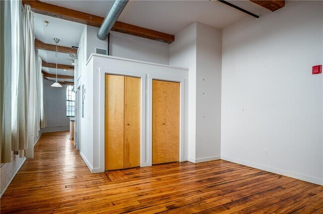 Building Photo - 28 Bayley St