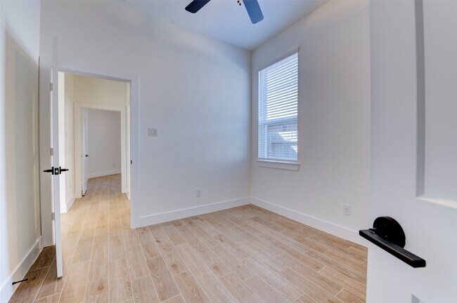 Building Photo - 156 Sea Foam Ct