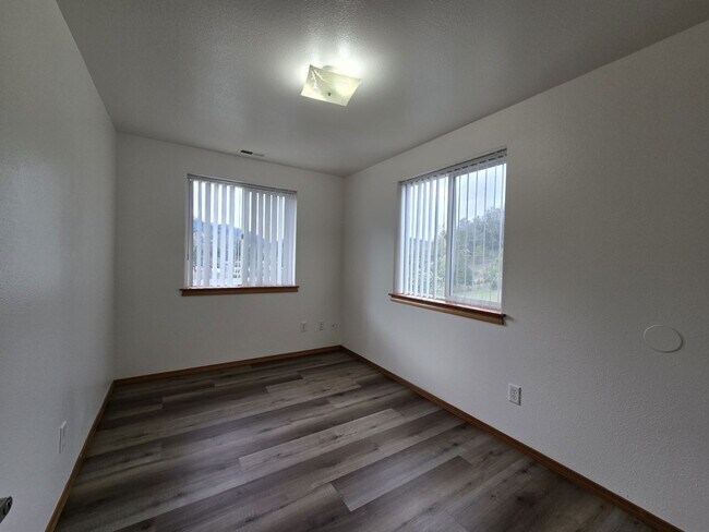 Building Photo - 394 Maylea Pl