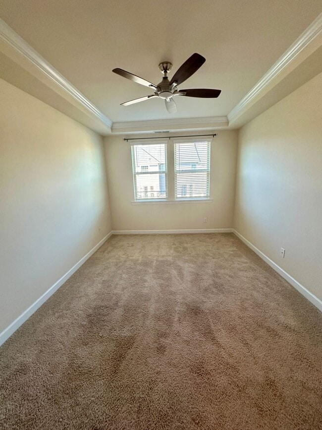 Building Photo - Spacious 3BR Townhouse in Berewick