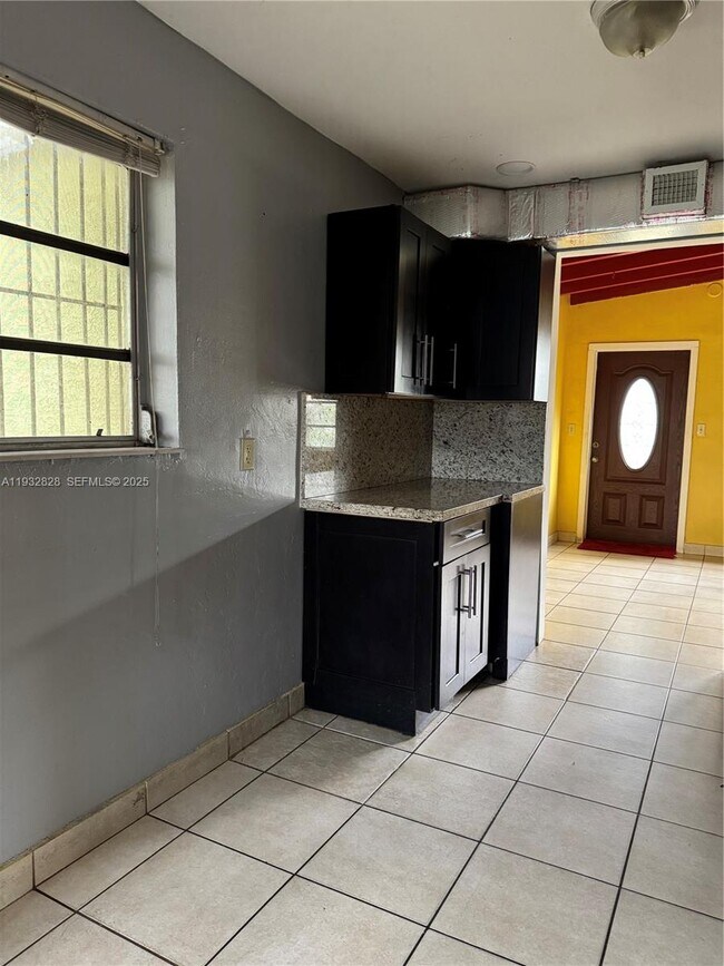 Building Photo - 2620 SW 53rd Ave