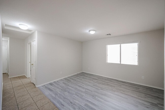 Building Photo - 16034 W Winchcomb Dr