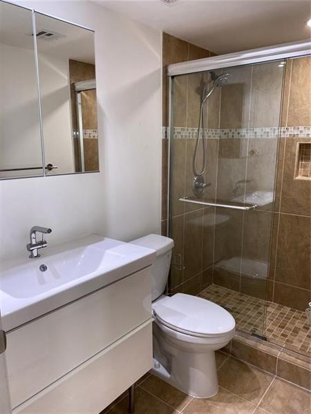 Building Photo - 250 Jacaranda Dr