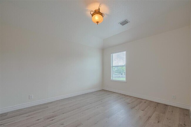 Building Photo - 5703 Saragosa Dr