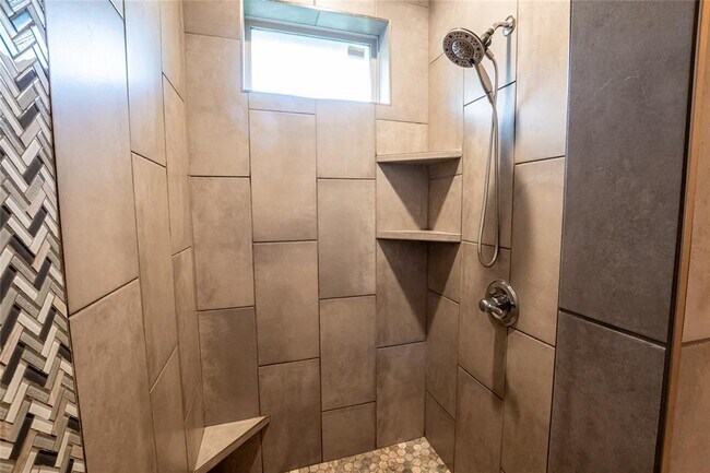 Building Photo - 12037 Ashford Dr