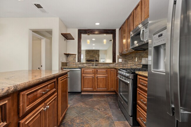 Building Photo - 844 Bluebell Ct