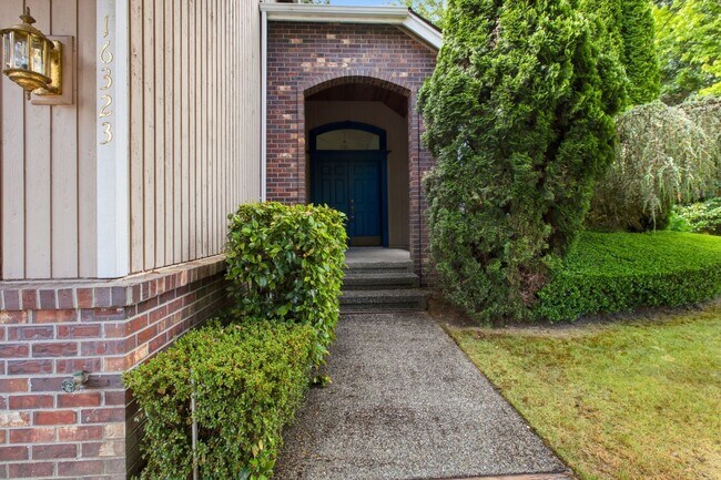 Building Photo - 16323 NE 50th Way