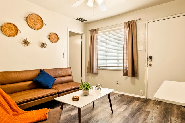 Building Photo - 3918 Thomason Ave