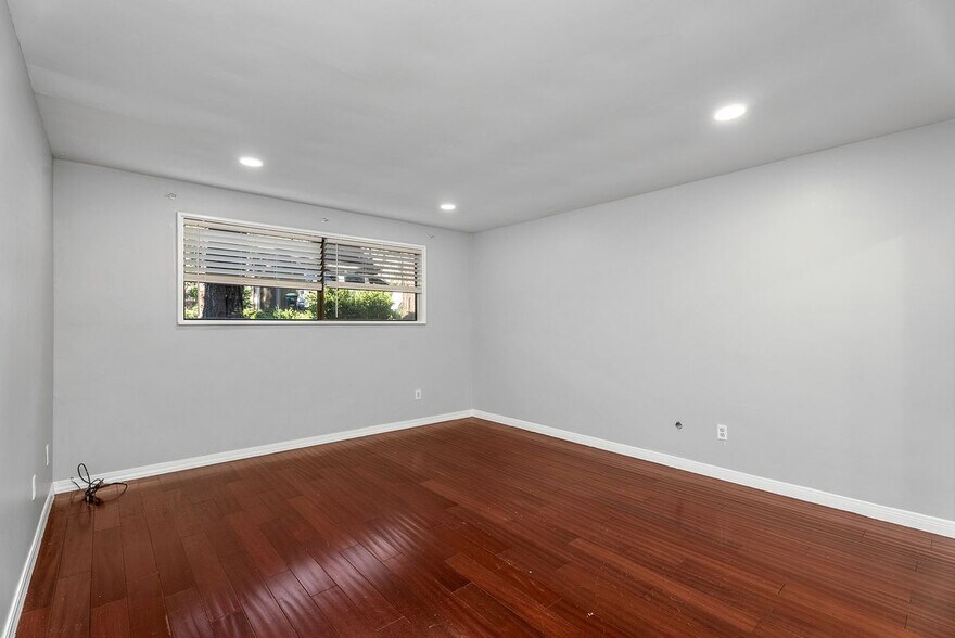 Building Photo - 31461 E Nine Dr