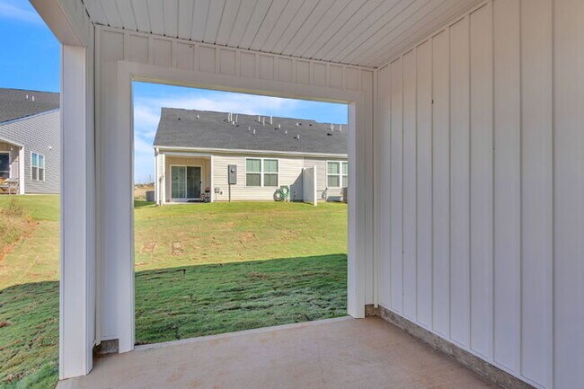 Building Photo - Charming 3-Bed Townhouse Oasis in Greenvil...