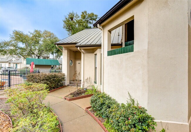 Building Photo - 4144 Greystone Way