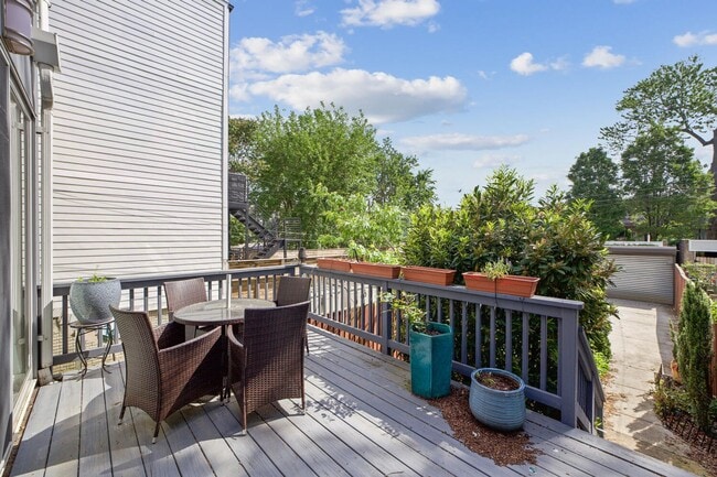 Building Photo - Modern Rowhome with Private Parking Pad! AVAILABLE NOW!