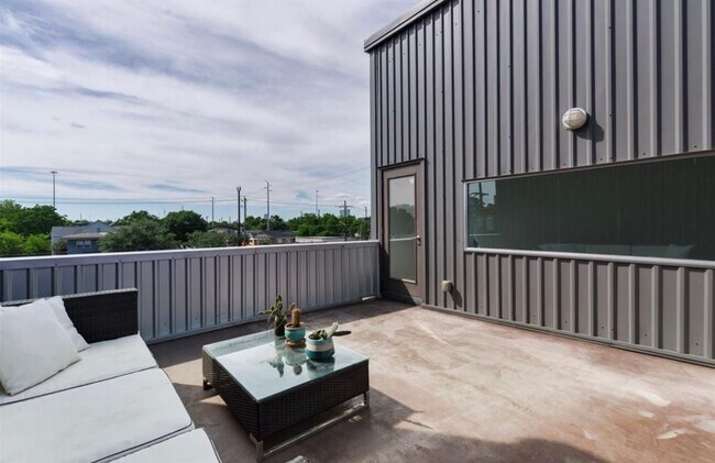 Building Photo - Immaculate 2-Story Urban Loft Townhome wit...