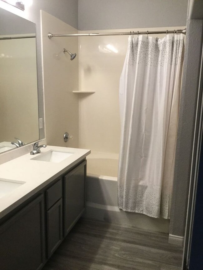 Building Photo - GORGEOUS CONDO IN GATED COMMUNITY NEAR SUMMERLIN