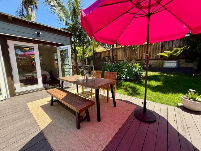 Building Photo - Gorgeous Fully Furnished Ocean Beach Retreat + FLEXIBLE STAY