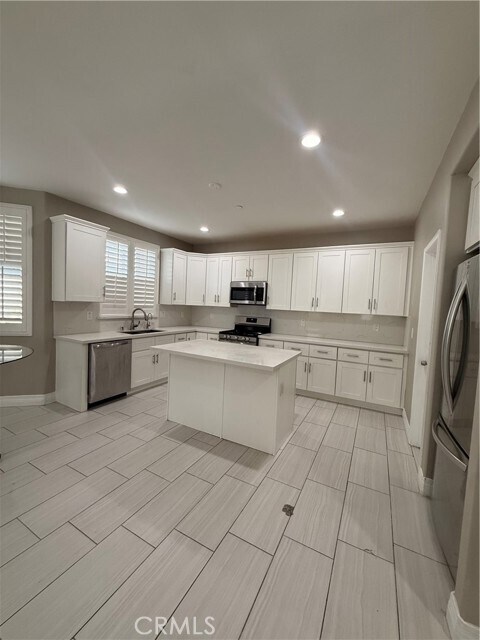 Building Photo - 654 W Margarita Dr