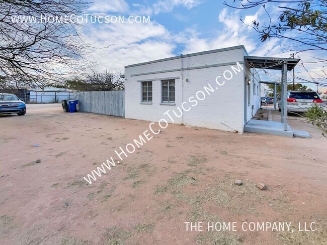 Building Photo - Charming One-Bedroom Home on a Large Corne...