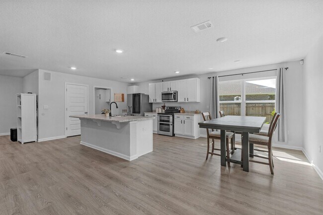 Building Photo - 6537 Torrey Pnes Trce