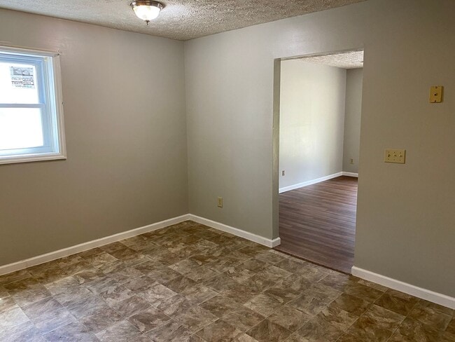 Building Photo - 131 Lake Dr