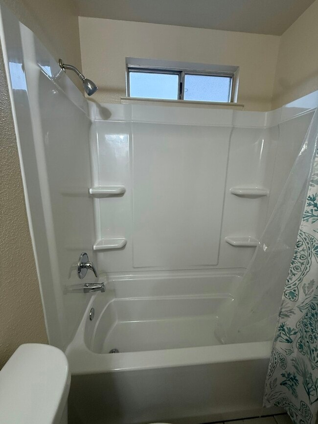 Building Photo - 1725 S Sacramento St