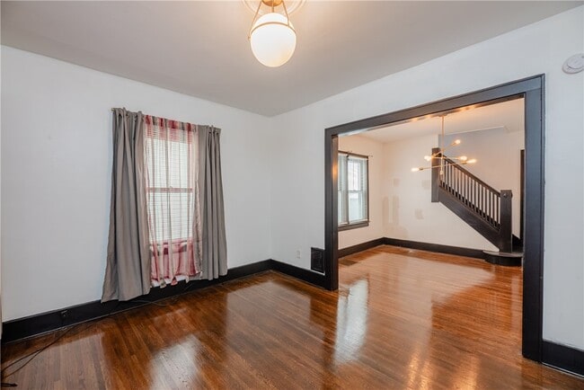 Building Photo - 57 Anthony St