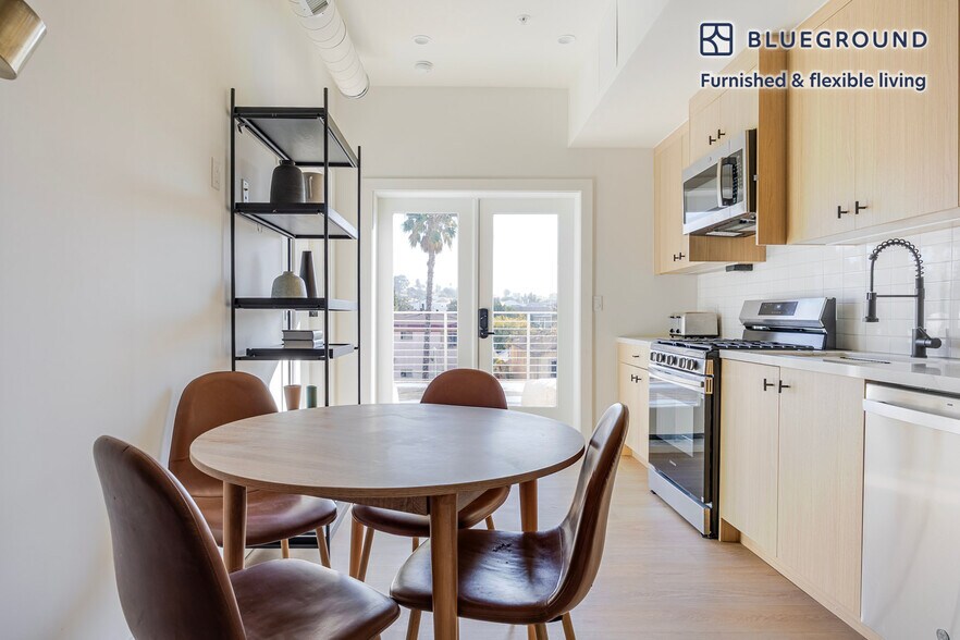 Building Photo - 611 N Virgil Ave