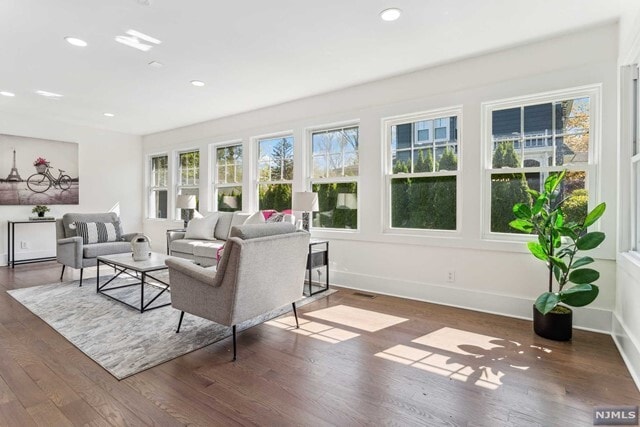 Building Photo - 648 E Broad St