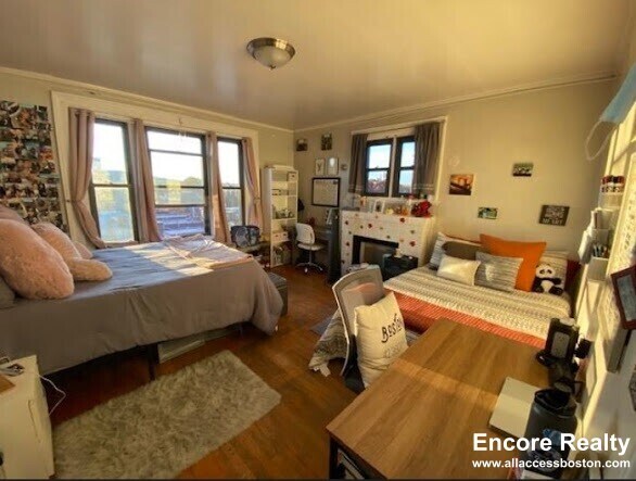 Building Photo - 448 Park Dr