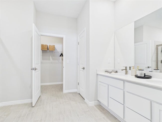 Building Photo - 566 Marion Oaks Blvd