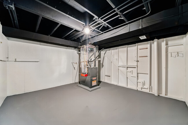 Building Photo - 554 E 168th Pl