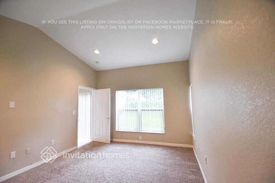 Building Photo - 211 NW 187th Ave
