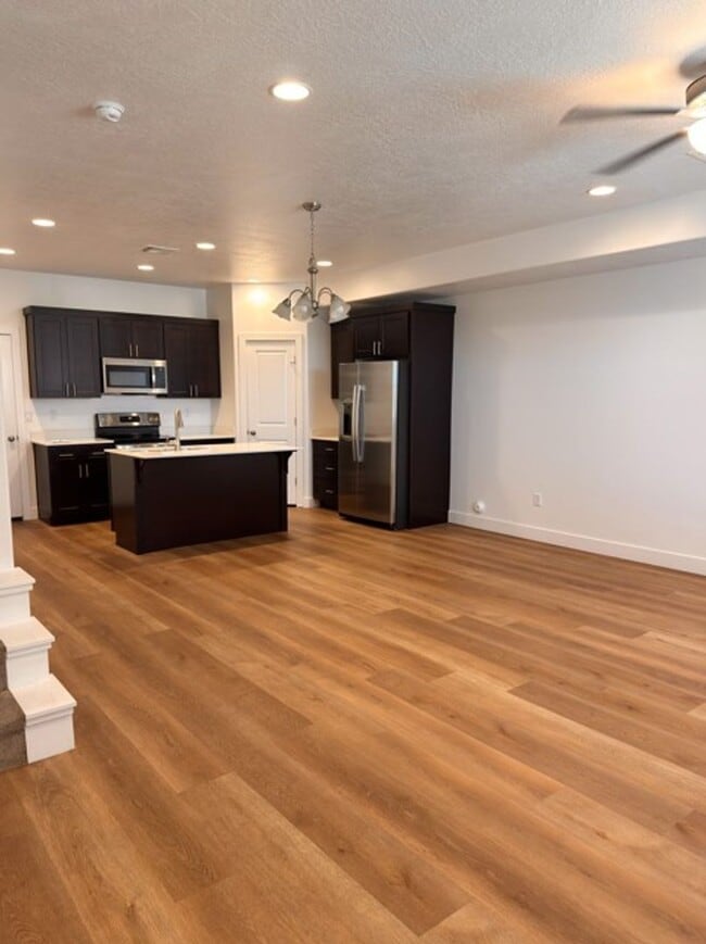 Building Photo - End Unit! 3 Bedroom House for Rent