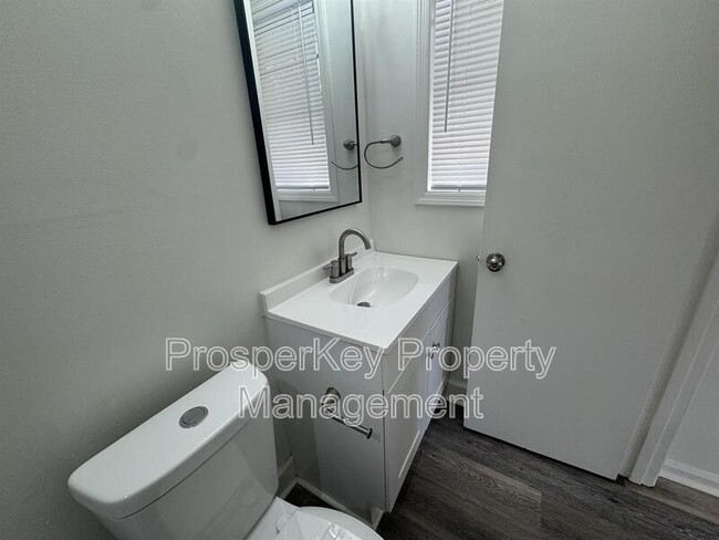 Building Photo - 5730 Teresa St