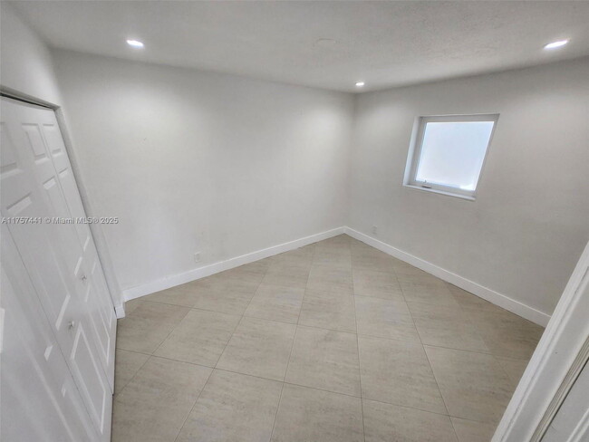 Building Photo - 4301 SW 85th Ave
