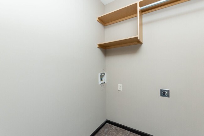 Building Photo - 11050 E Fawn Grove St