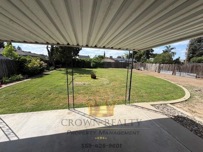 Building Photo - 233 E Lois Ave