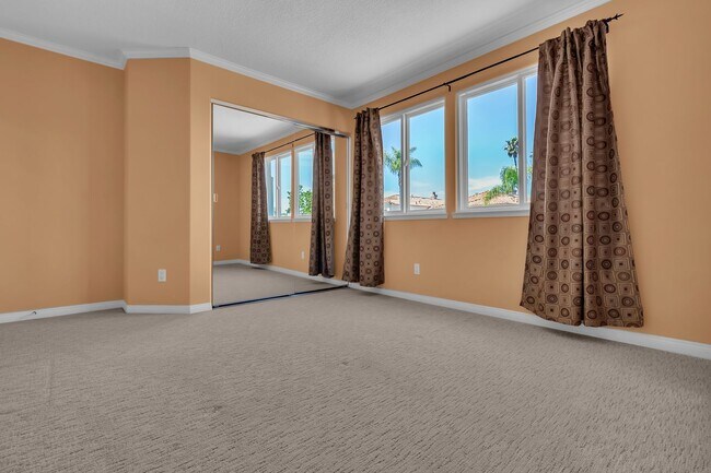 Building Photo - 12 Bergamo