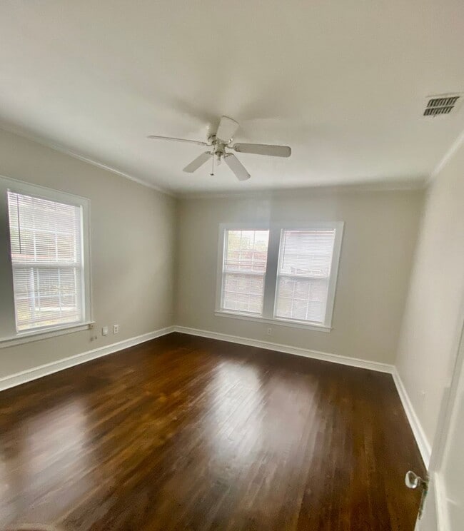 Building Photo - Charming 2-Bedroom Duplex for Lease – South Highlands