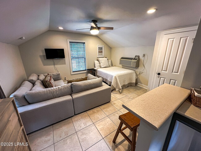 Building Photo - 6 Carolina Village Cir