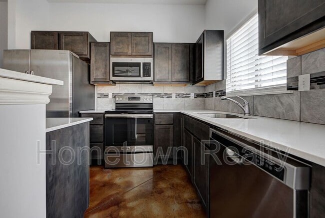 Building Photo - 459 S Fretz Ave