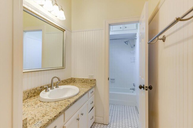Building Photo - 1707 Mohle Dr