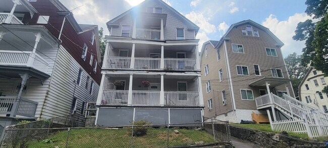 Building Photo - 85 Draher St